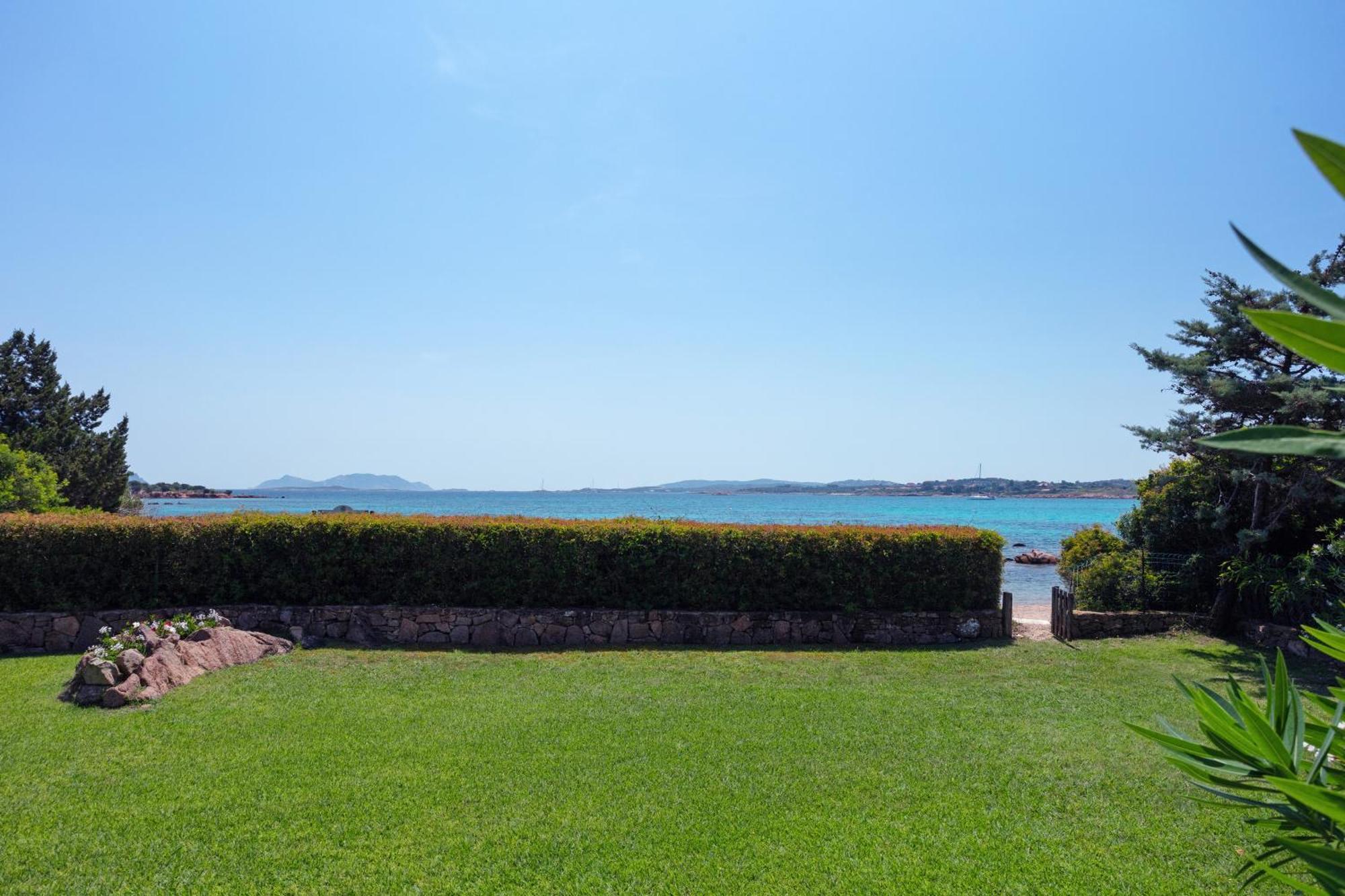 Baia Dorata Beach Apartment Porto Istana Exterior photo