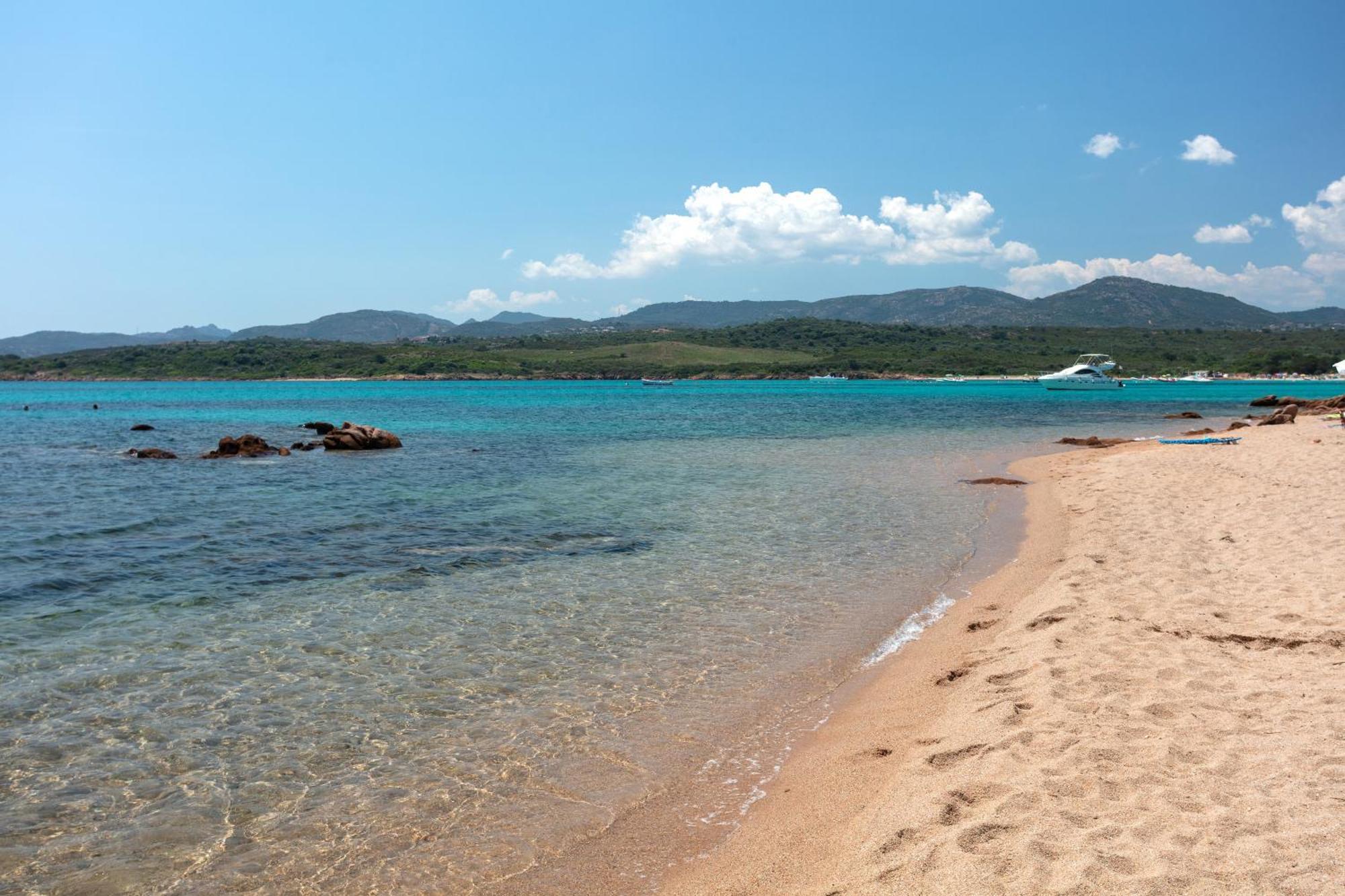 Baia Dorata Beach Apartment Porto Istana Exterior photo