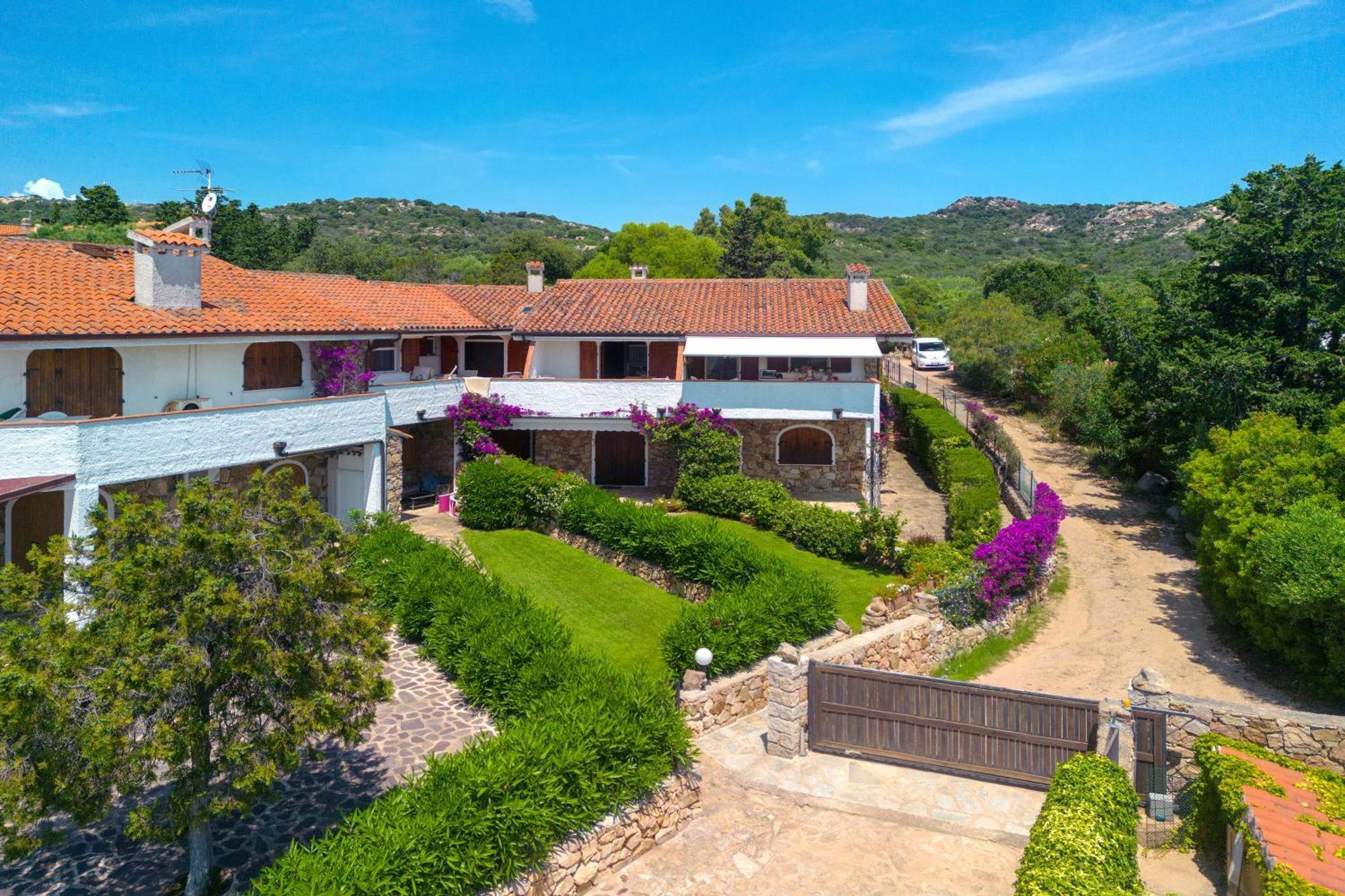Baia Dorata Beach Apartment Porto Istana Exterior photo